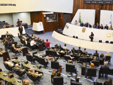Assembleia Legislativa faz Sess&atilde;o Solene para Homenagear M&eacute;dicos Veterin&aacute;rios